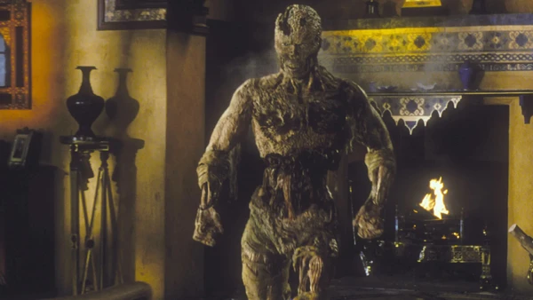 Imhotep em processo de regeneração no filme A Múmia de 1999