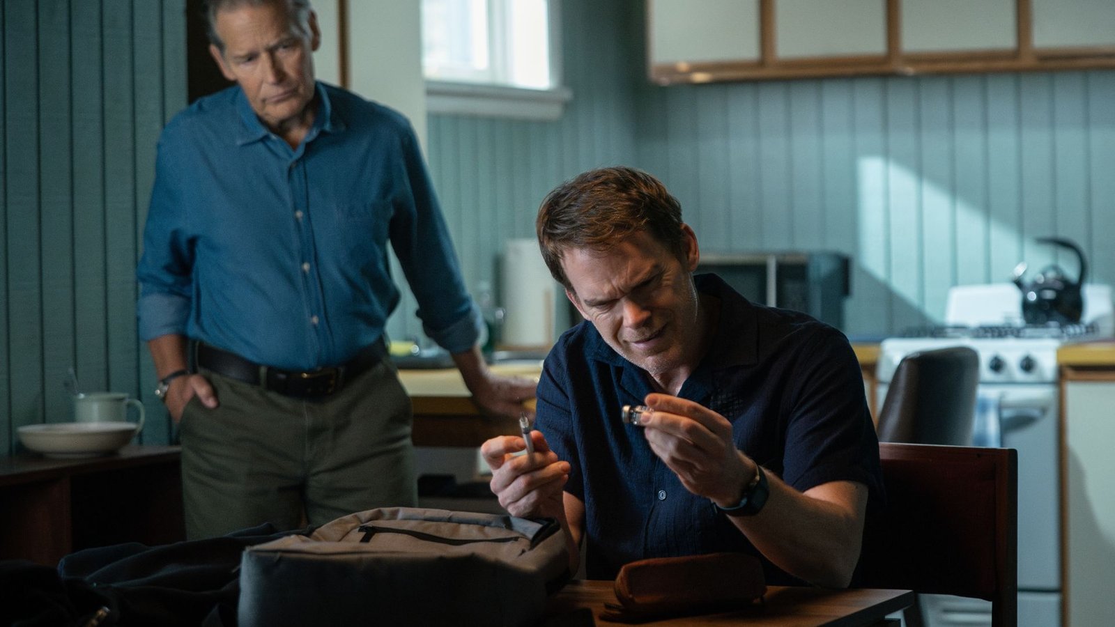 Cena de Dexter: Ressurreição, 2ª temporada, para comparar com a 1ª temporada
