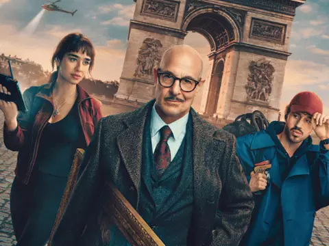 Cena do filme Um Roubo em Família com o ladrão e seus filhos planejando o roubo da Mona Lisa