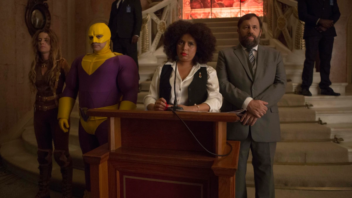 Cena do filme Overman com o super-herói brasileiro em ação
