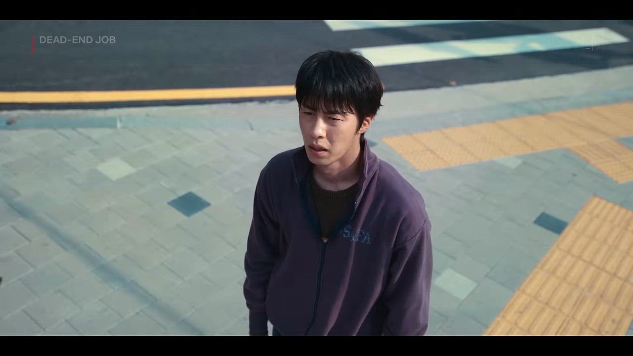 Lee Jae-wook em cena da série Um Trabalho do Inferno, nova série coreana da Netflix