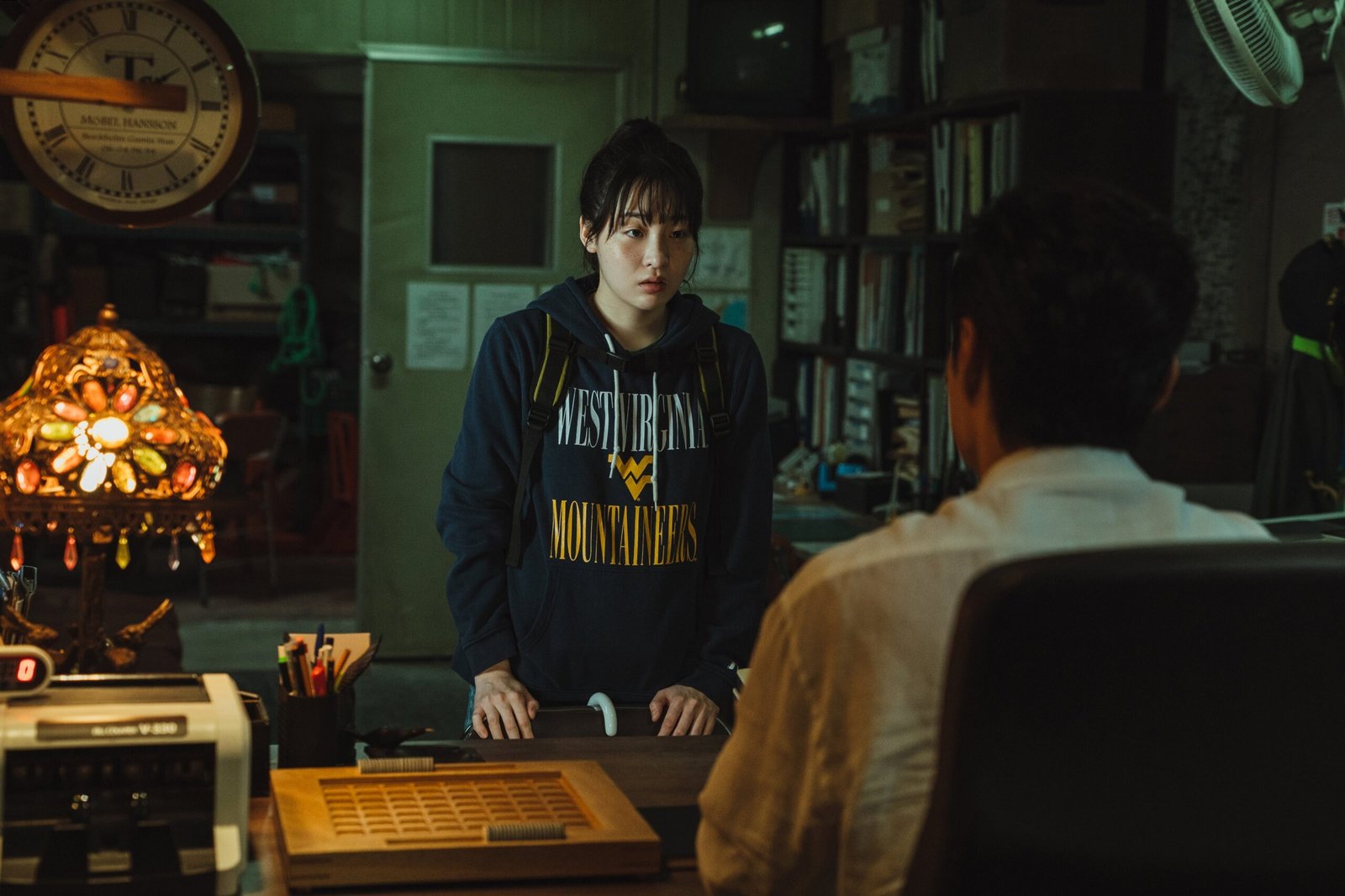 Cena de terror na loja de conveniência de Um Trabalho do Inferno, série da Netflix