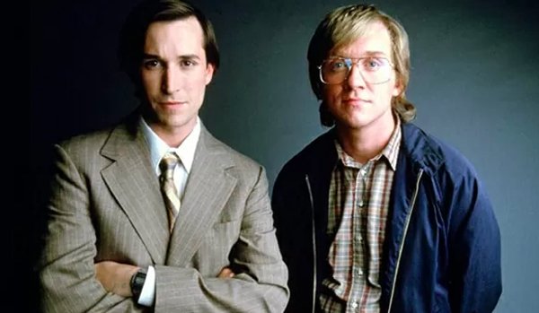 Noah Wyle como Steve Jobs em Piratas do Vale do Silício