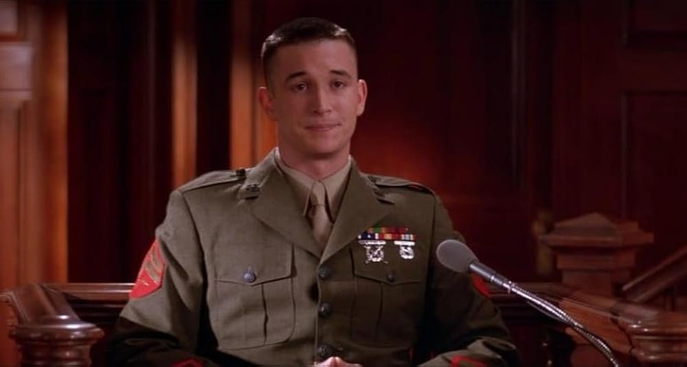 Noah Wyle em Questão de Honra, filme de 1992
